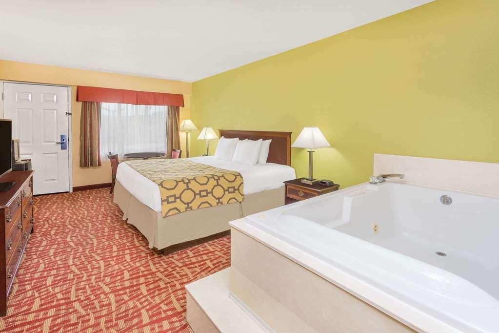 Baymont By Wyndham Pigeon Forge Hotel 2*