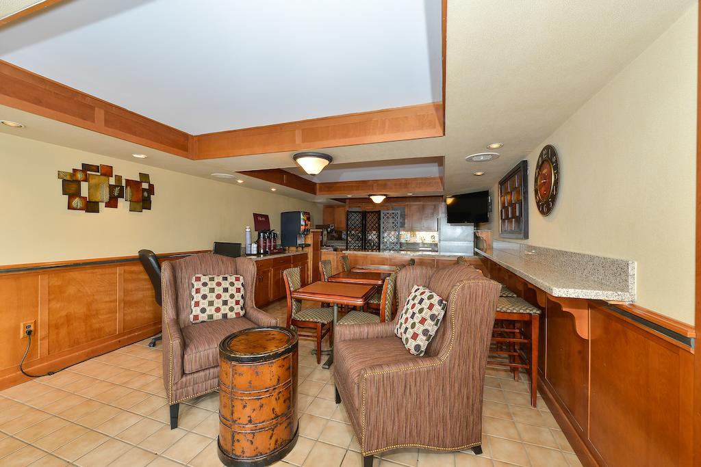 Baymont By Wyndham Pigeon Forge Hotel