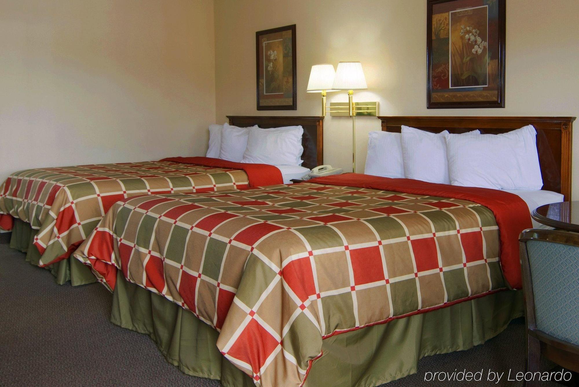 Baymont By Wyndham Pigeon Forge Hotel