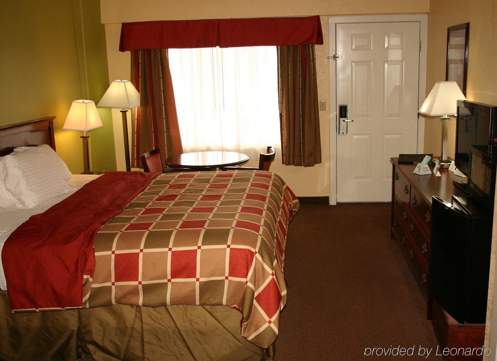 Baymont By Wyndham Pigeon Forge Hotel