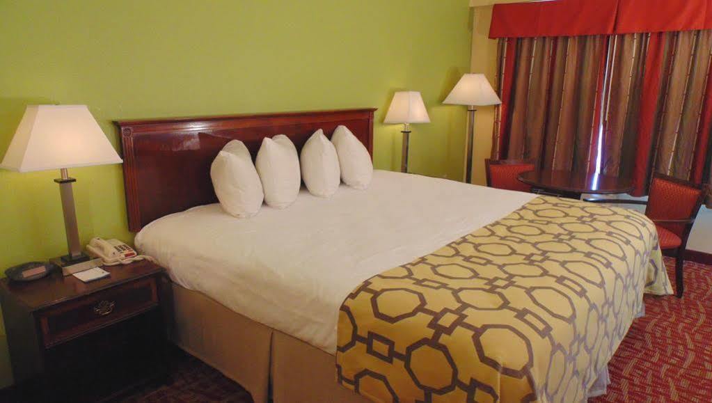 Hotel Baymont By Wyndham Pigeon Forge 2*